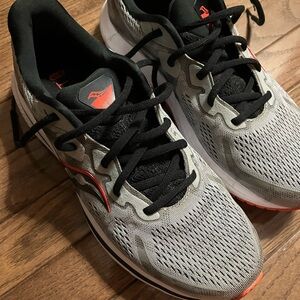 Saucony Omni 20 Running Shoes in Gray with Black & Orange Accents. Size 9.5